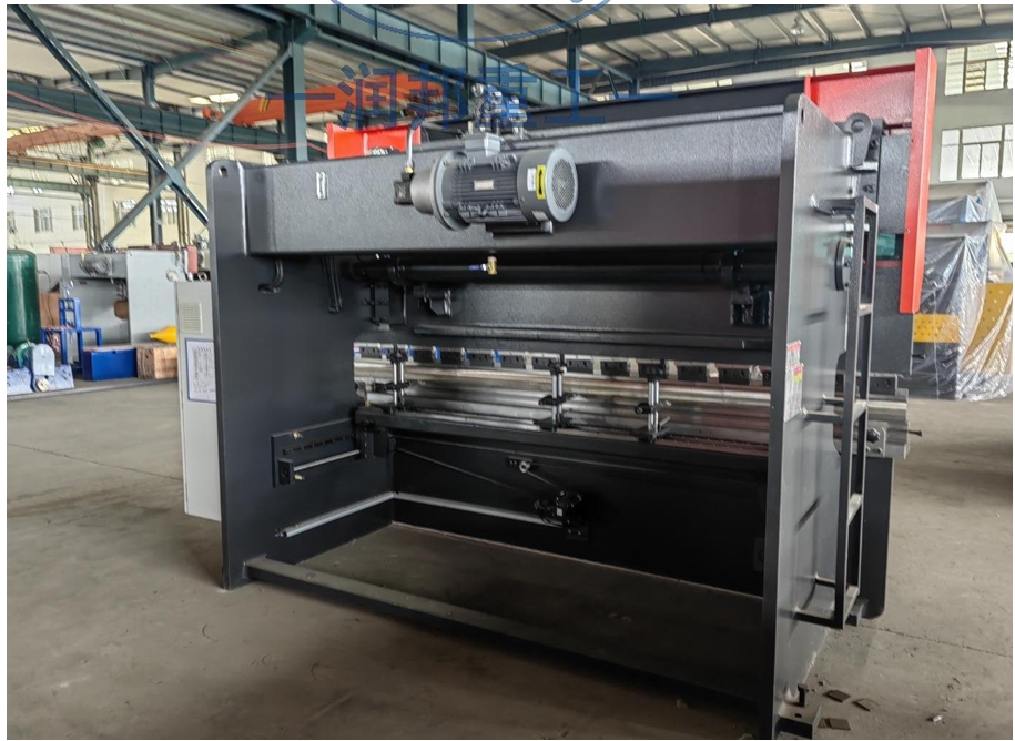 Uskunalar.uz - Metal listlarni bukish uskunasi (listogib) (RbqltyUS-WC67K-100T2500TP10HydraulicPressBrake).